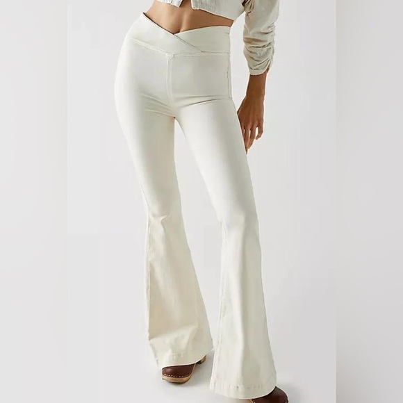 Free People Venice Beach Flare in Worn White, Size 32 - Picture 3 of 12